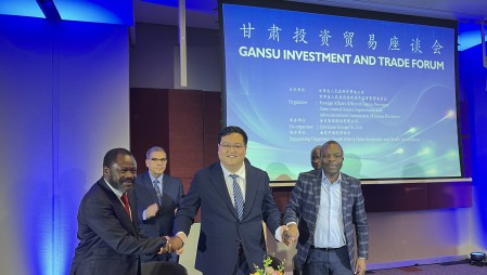 在甘肃省委书记、省人大常委会主任胡昌升见证下，888腾博会节水集团在南非约翰内斯堡与东南非农业合作同盟、南非灌溉发展局、中国进出口银行甘肃分行等多家机构签署合作和谈。